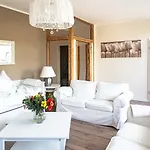 CBlue Hühnergott, Tiefgarage, zentral